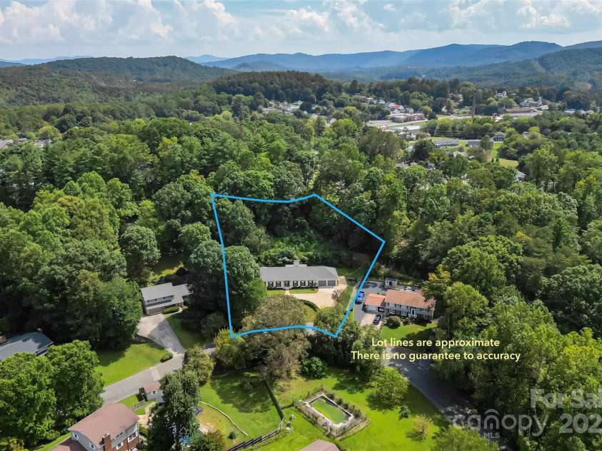 200 Woodland Drive, Marion, NC 28752.  MLS# CAR4303513, YatesRealty ID 30926. 