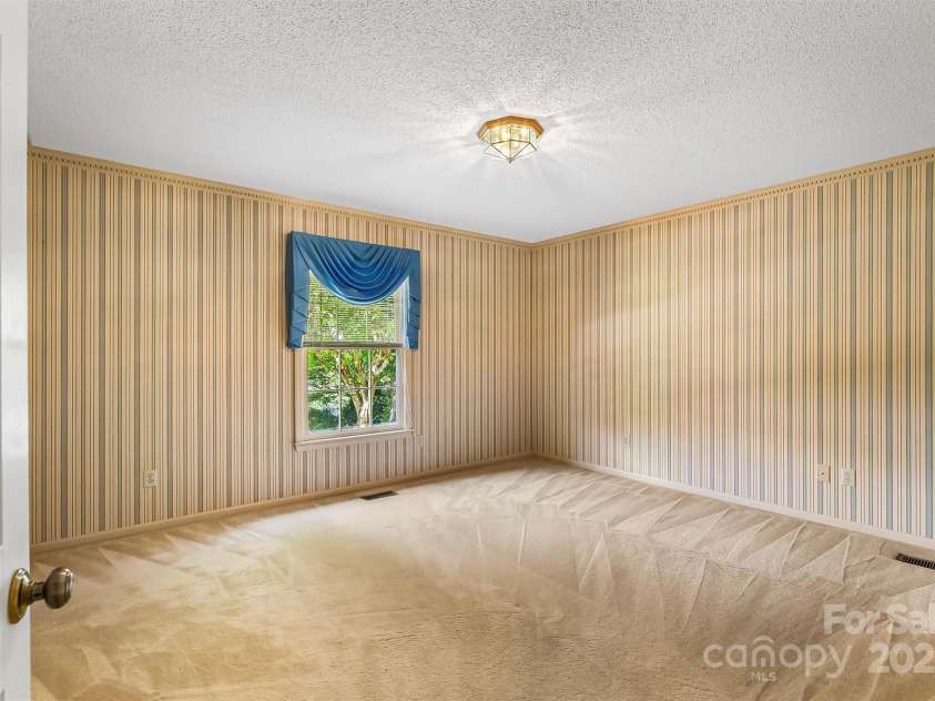 200 Woodland Drive, Marion, NC 28752.  MLS# CAR4303513, YatesRealty ID 30926. BR 3