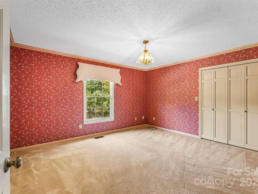 200 Woodland Drive, Marion, NC 28752.  MLS# CAR4303513, YatesRealty ID 30926. BR s