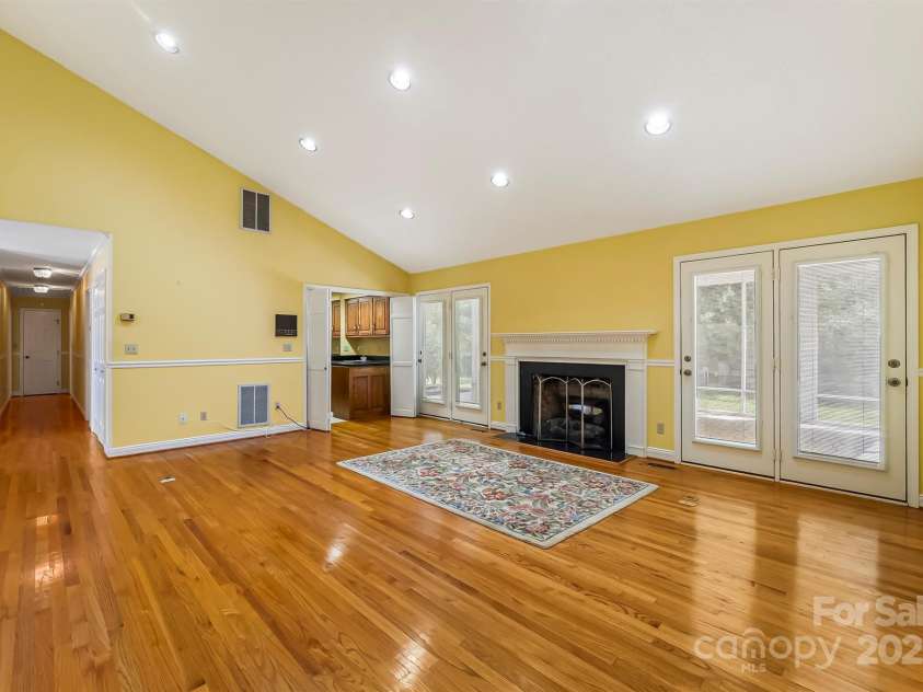 200 Woodland Drive, Marion, NC 28752.  MLS# CAR4303513, YatesRealty ID 30926. Den