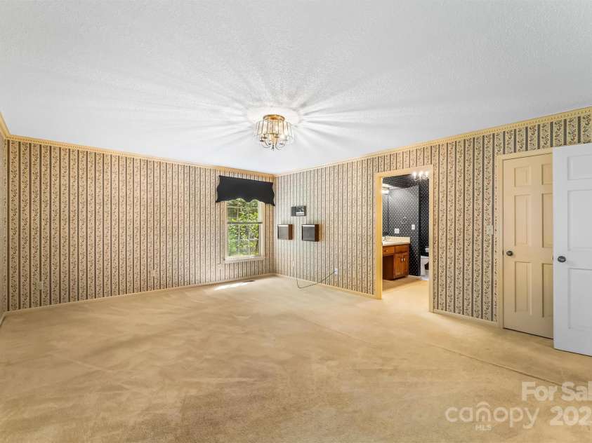 200 Woodland Drive, Marion, NC 28752.  MLS# CAR4303513, YatesRealty ID 30926. Primary BR