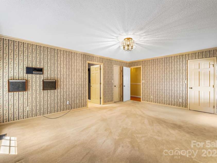 200 Woodland Drive, Marion, NC 28752.  MLS# CAR4303513, YatesRealty ID 30926. Primary BR