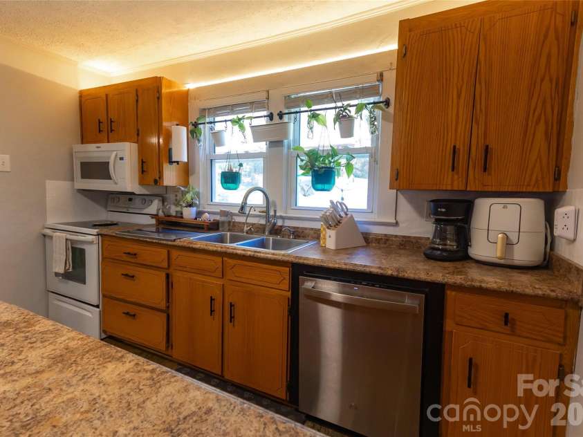 3780 Cook Road, Valdese, NC 28690.  MLS# CAR4361672, YatesRealty ID 30928. 