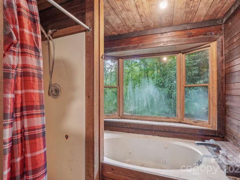 67 Sky Drive, Maggie Valley, NC 28751.  MLS# CAR4275781, YatesRealty ID 30929. 