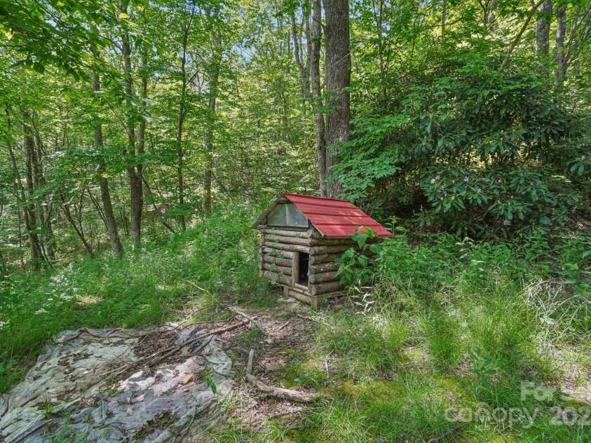 67 Sky Drive, Maggie Valley, NC 28751.  MLS# CAR4275781, YatesRealty ID 30929. 