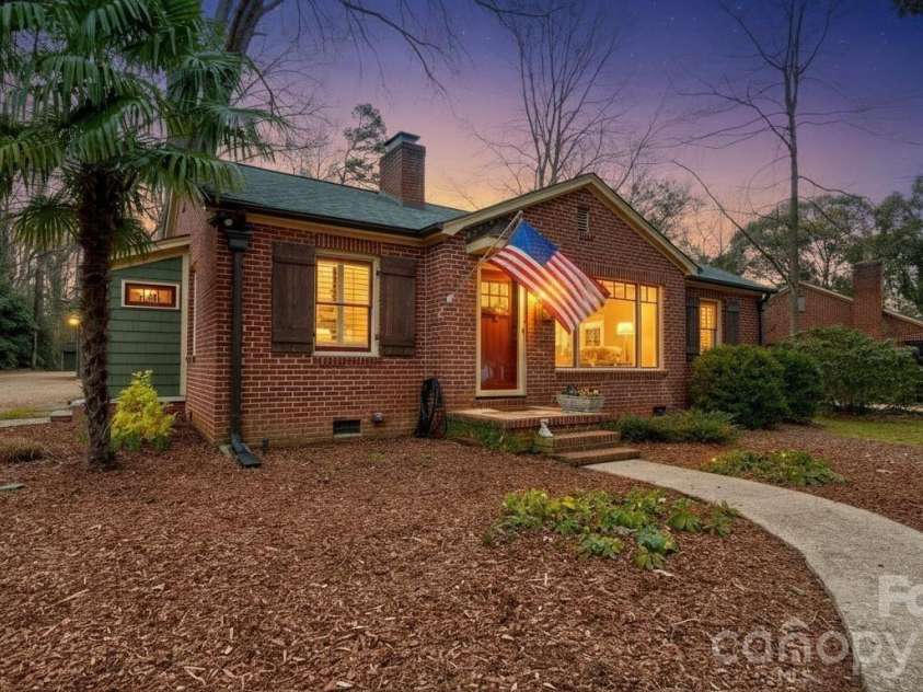 2905 Clover Road, Charlotte, NC 28211.  MLS# CAR4352003, YatesRealty ID 3093. 
