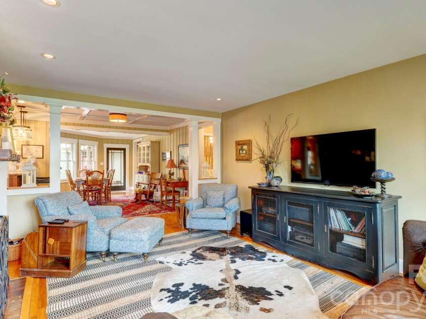 2905 Clover Road, Charlotte, NC 28211.  MLS# CAR4352003, YatesRealty ID 3093. 