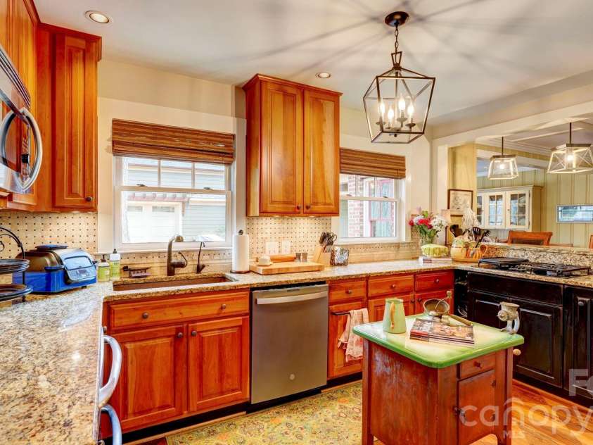 2905 Clover Road, Charlotte, NC 28211.  MLS# CAR4352003, YatesRealty ID 3093. 