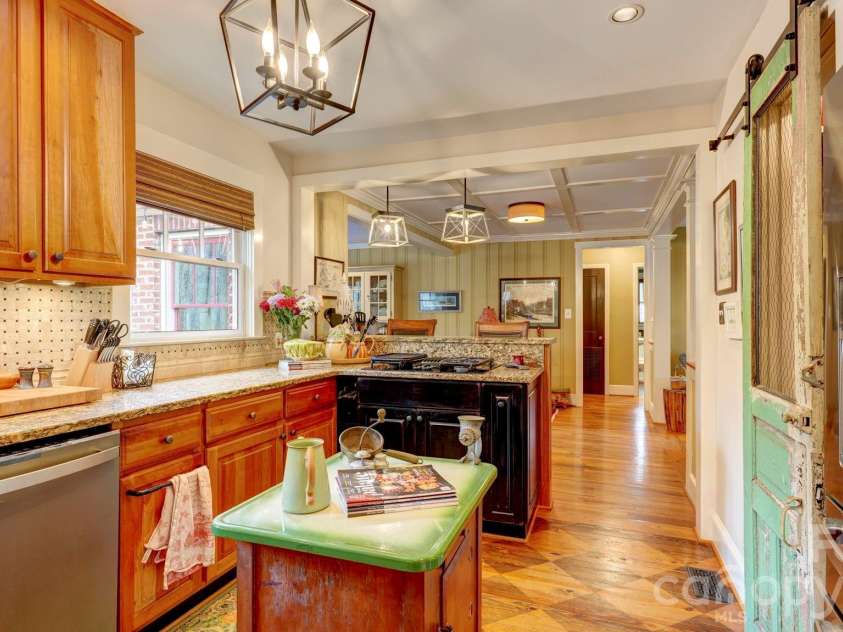 2905 Clover Road, Charlotte, NC 28211.  MLS# CAR4352003, YatesRealty ID 3093. 
