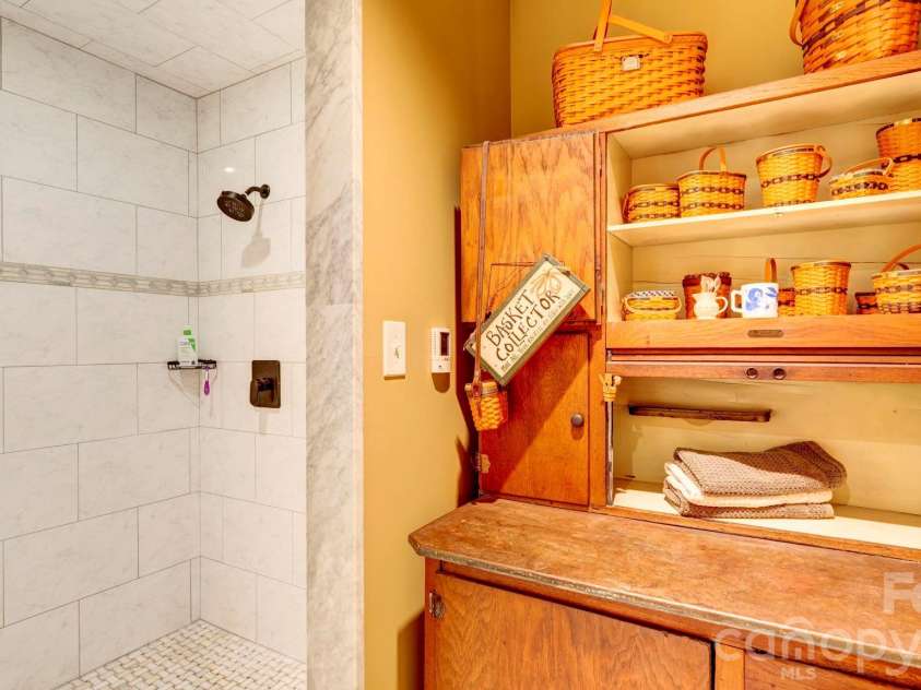 2905 Clover Road, Charlotte, NC 28211.  MLS# CAR4352003, YatesRealty ID 3093. 