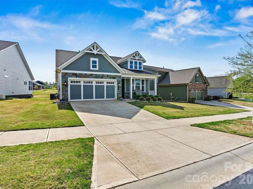 8718 Festival Way, Charlotte, NC 28215.  MLS# CAR4340039, YatesRealty ID 3093. 