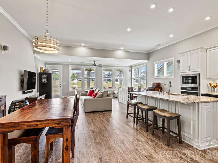 8718 Festival Way, Charlotte, NC 28215.  MLS# CAR4340039, YatesRealty ID 3093. 