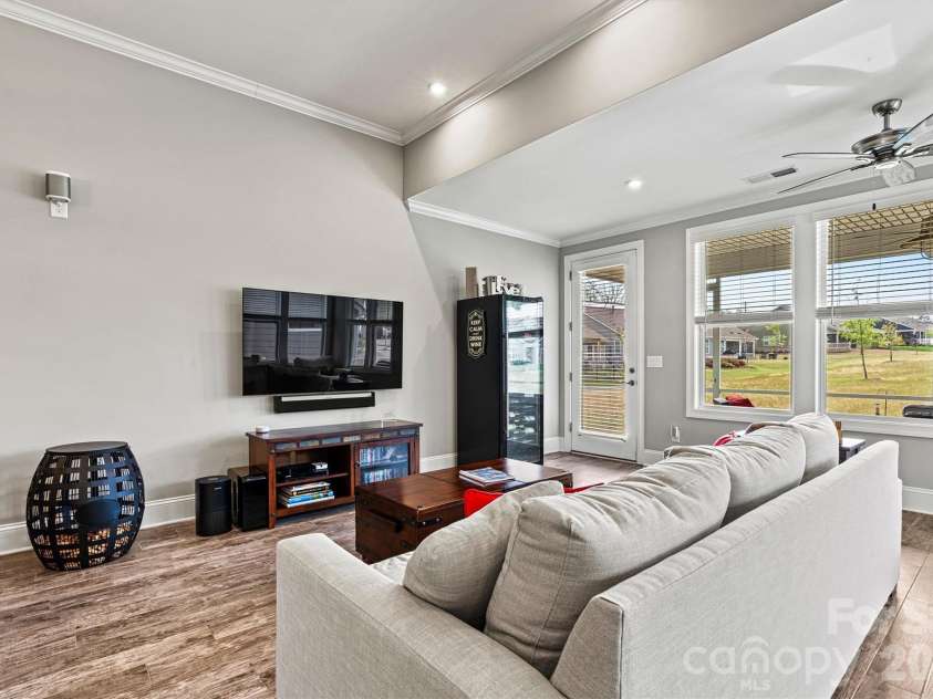 8718 Festival Way, Charlotte, NC 28215.  MLS# CAR4340039, YatesRealty ID 3093. 