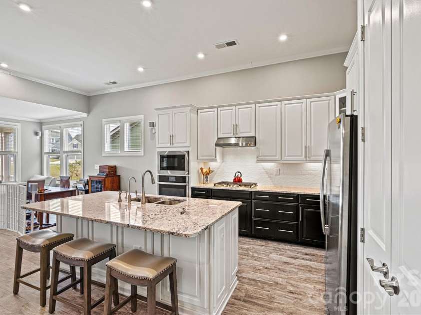 8718 Festival Way, Charlotte, NC 28215.  MLS# CAR4340039, YatesRealty ID 3093. 