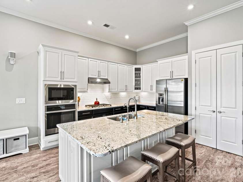 8718 Festival Way, Charlotte, NC 28215.  MLS# CAR4340039, YatesRealty ID 3093. 