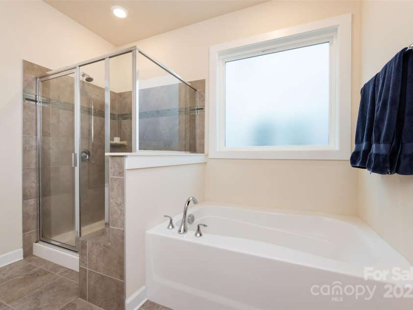 11610 Westbranch Parkway, Davidson, NC 28036.  MLS# CAR4281574, YatesRealty ID 30930. Large soaking tub in the Primary Bathroom