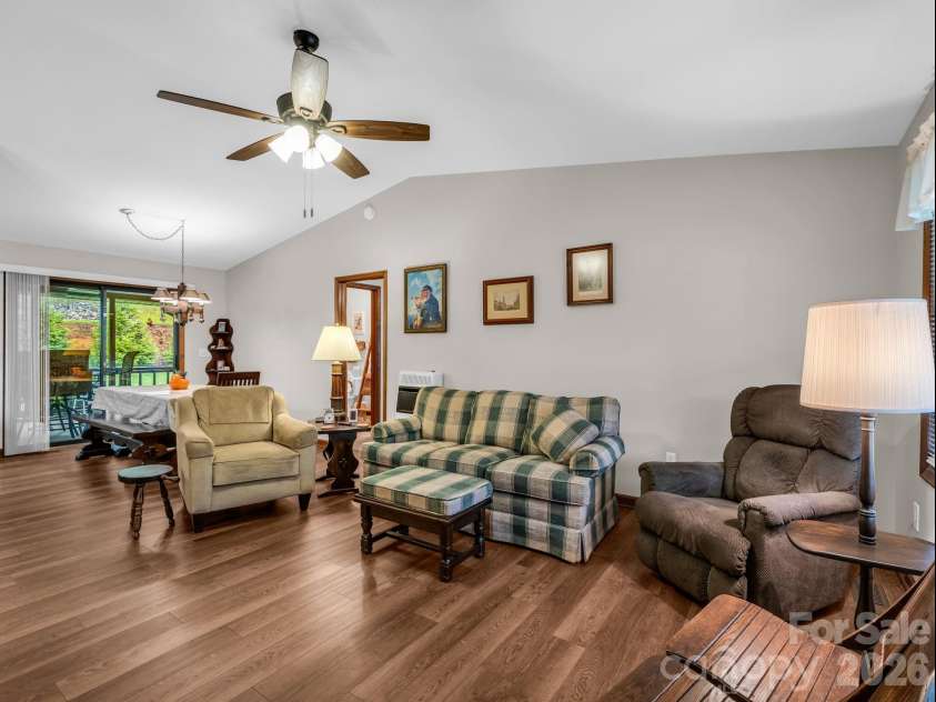 182 Resada Drive, Brevard, NC 28712.  MLS# CAR4390799, YatesRealty ID 30930. 