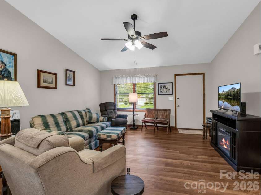 182 Resada Drive, Brevard, NC 28712.  MLS# CAR4390799, YatesRealty ID 30930. 