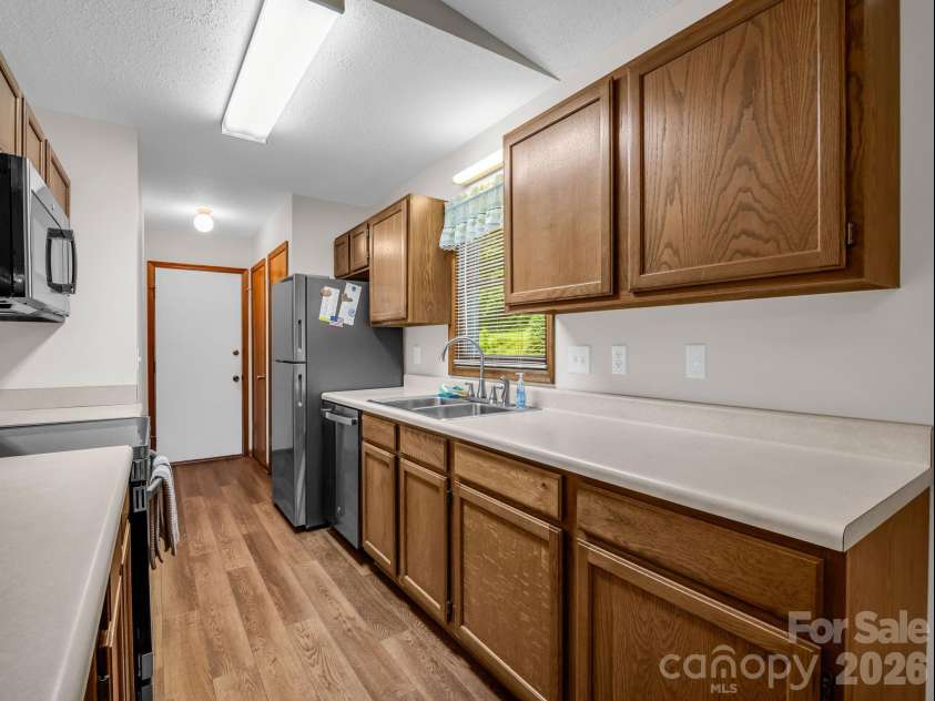 182 Resada Drive, Brevard, NC 28712.  MLS# CAR4390799, YatesRealty ID 30930. 