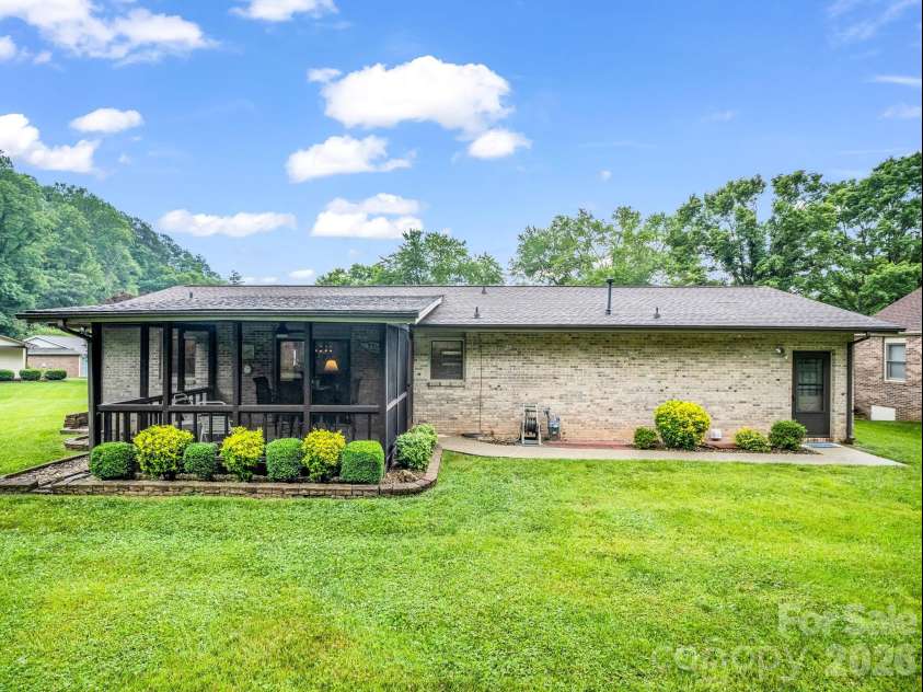 182 Resada Drive, Brevard, NC 28712.  MLS# CAR4390799, YatesRealty ID 30930. 
