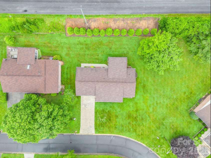 182 Resada Drive, Brevard, NC 28712.  MLS# CAR4390799, YatesRealty ID 30930. 