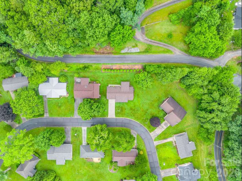 182 Resada Drive, Brevard, NC 28712.  MLS# CAR4390799, YatesRealty ID 30930. 