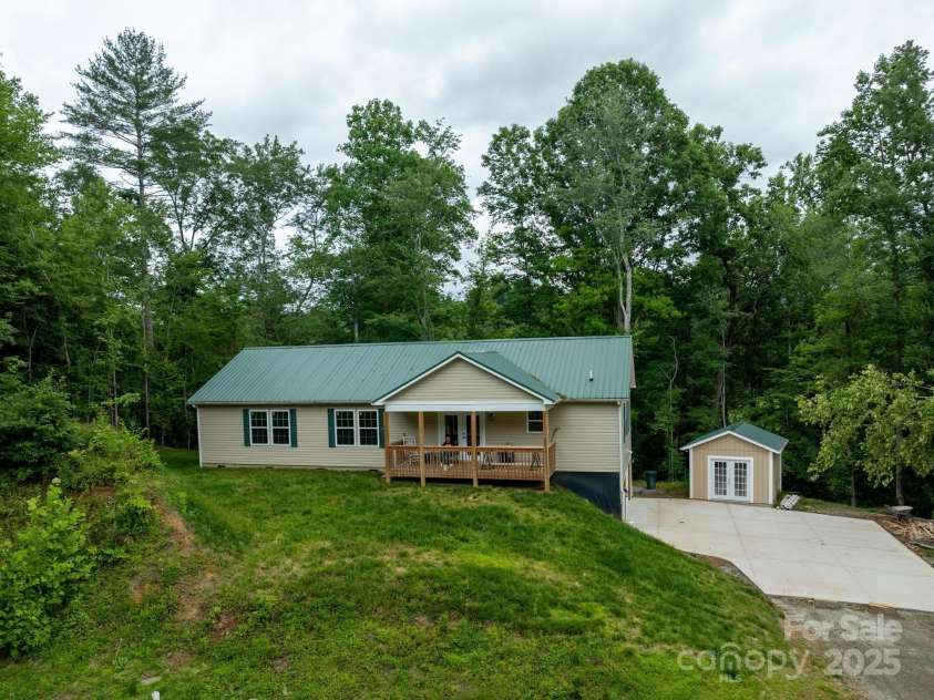 1036 Williamsburg Drive, Lenoir, NC 28645.  MLS# CAR4274477, YatesRealty ID 30931. 