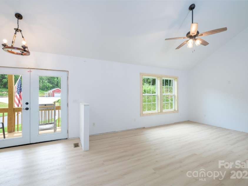 1036 Williamsburg Drive, Lenoir, NC 28645.  MLS# CAR4274477, YatesRealty ID 30931. 