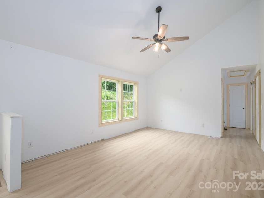 1036 Williamsburg Drive, Lenoir, NC 28645.  MLS# CAR4274477, YatesRealty ID 30931. 