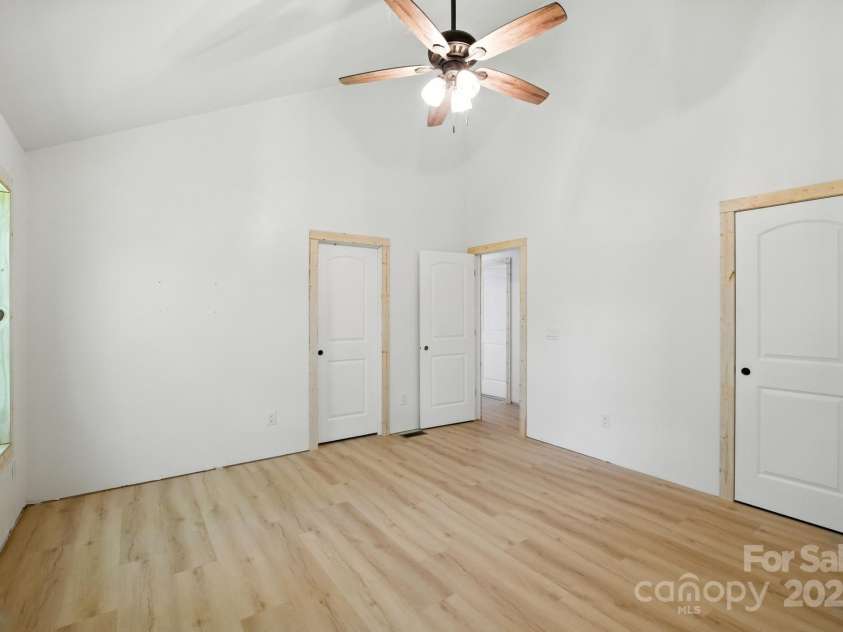 1036 Williamsburg Drive, Lenoir, NC 28645.  MLS# CAR4274477, YatesRealty ID 30931. 