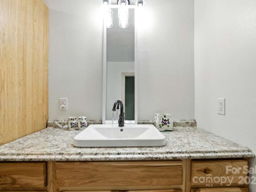 1036 Williamsburg Drive, Lenoir, NC 28645.  MLS# CAR4274477, YatesRealty ID 30931. 