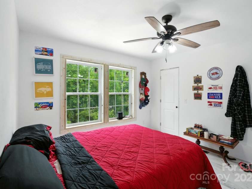 1036 Williamsburg Drive, Lenoir, NC 28645.  MLS# CAR4274477, YatesRealty ID 30931. 