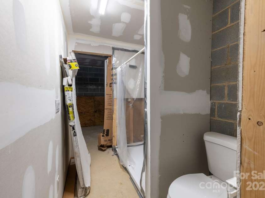 1036 Williamsburg Drive, Lenoir, NC 28645.  MLS# CAR4274477, YatesRealty ID 30931. 