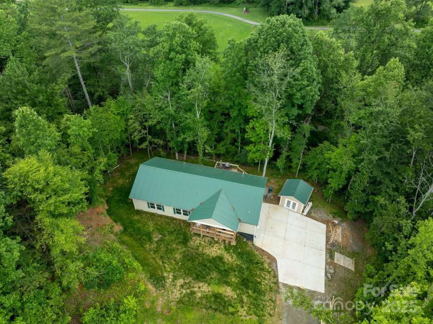 1036 Williamsburg Drive, Lenoir, NC 28645.  MLS# CAR4274477, YatesRealty ID 30931. 