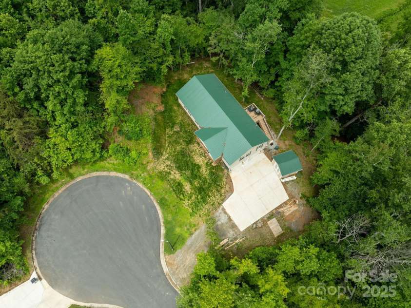 1036 Williamsburg Drive, Lenoir, NC 28645.  MLS# CAR4274477, YatesRealty ID 30931. 