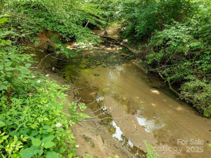 1036 Williamsburg Drive, Lenoir, NC 28645.  MLS# CAR4274477, YatesRealty ID 30931. 