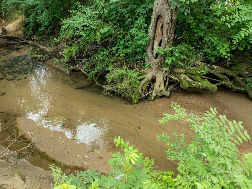 1036 Williamsburg Drive, Lenoir, NC 28645.  MLS# CAR4274477, YatesRealty ID 30931. 