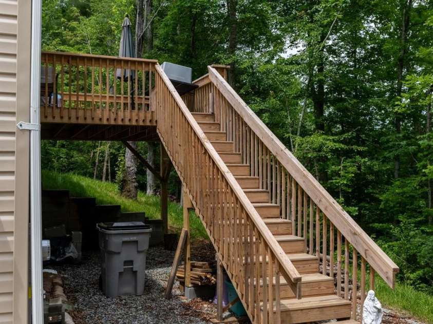 1036 Williamsburg Drive, Lenoir, NC 28645.  MLS# CAR4274477, YatesRealty ID 30931. 