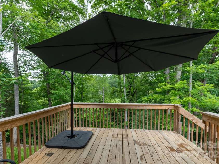 1036 Williamsburg Drive, Lenoir, NC 28645.  MLS# CAR4274477, YatesRealty ID 30931. 