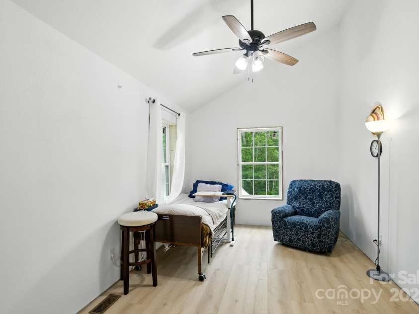 1036 Williamsburg Drive, Lenoir, NC 28645.  MLS# CAR4274477, YatesRealty ID 30931. Bonus room on main level.