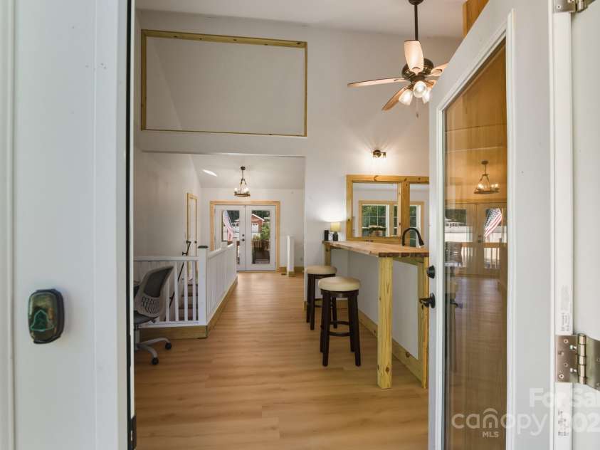 1036 Williamsburg Drive, Lenoir, NC 28645.  MLS# CAR4314189, YatesRealty ID 30931. 