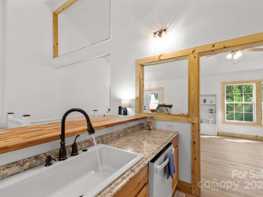 1036 Williamsburg Drive, Lenoir, NC 28645.  MLS# CAR4314189, YatesRealty ID 30931. 