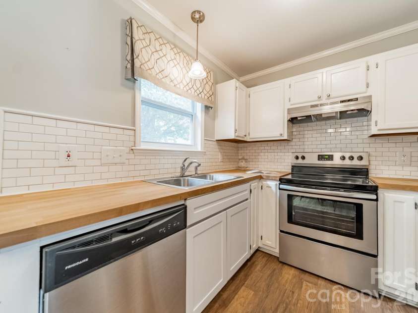 4015 Brookforest Lane, Indian Trail, NC 28079.  MLS# CAR4391258, YatesRealty ID 30931. 