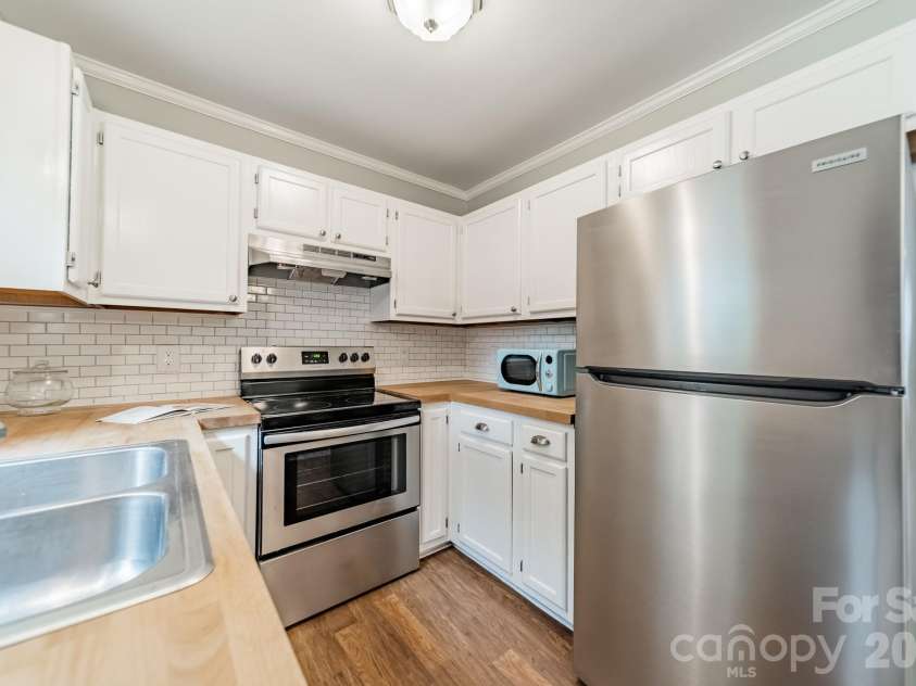 4015 Brookforest Lane, Indian Trail, NC 28079.  MLS# CAR4391258, YatesRealty ID 30931. 