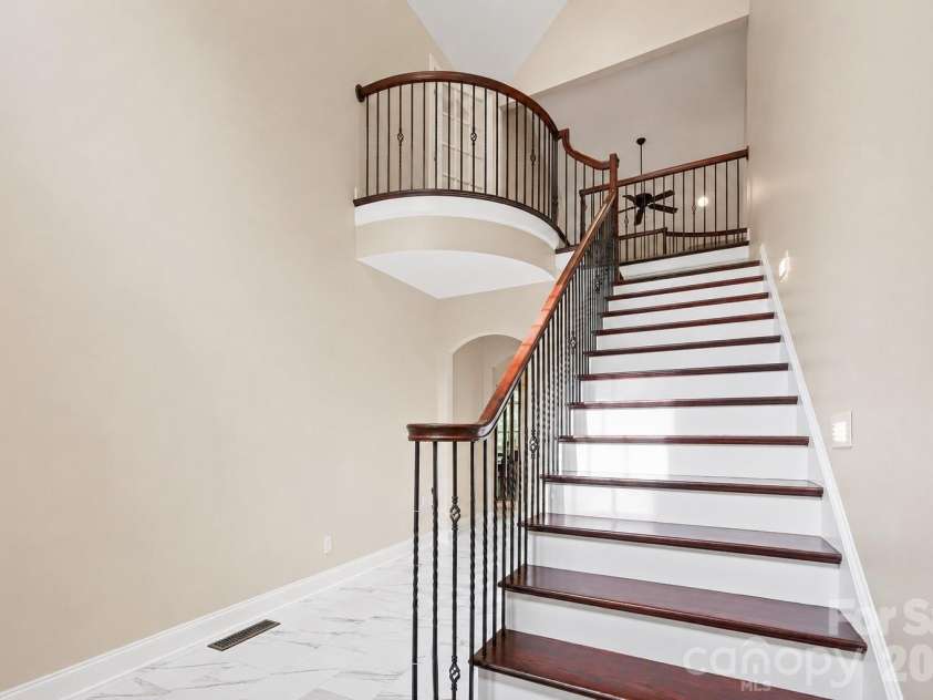 314 Woodland Drive, Swannanoa, NC 28778.  MLS# CAR4380630, YatesRealty ID 30932. Classic Beauty