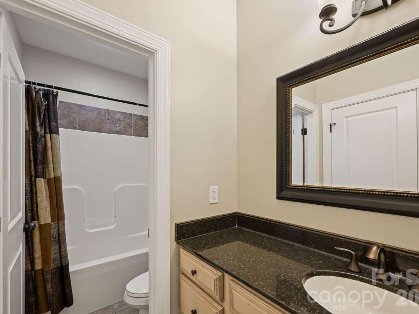 314 Woodland Drive, Swannanoa, NC 28778.  MLS# CAR4380630, YatesRealty ID 30932. Separated Bath