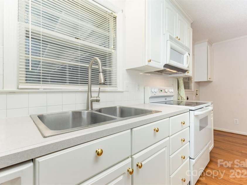320 Greenbay Drive, Rock Hill, SC 29732.  MLS# CAR4288948, YatesRealty ID 30933. 