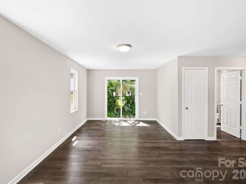 5516 Ilford Street, Charlotte, NC 28215.  MLS# CAR4393005, YatesRealty ID 30934. 