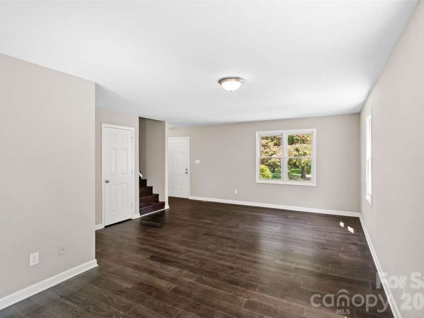 5516 Ilford Street, Charlotte, NC 28215.  MLS# CAR4393005, YatesRealty ID 30934. 