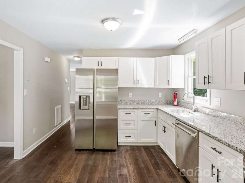5516 Ilford Street, Charlotte, NC 28215.  MLS# CAR4393005, YatesRealty ID 30934. 